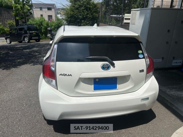 Toyota AQUA 2015-01 8055684-6