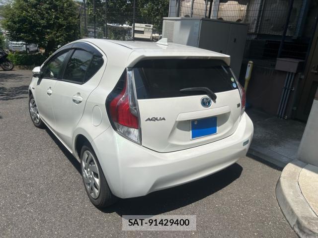 Toyota AQUA 2015-01 8055684-7