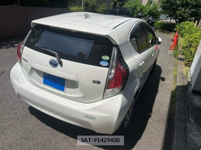 Toyota AQUA 2015-01 8055684-8