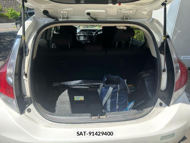 Toyota AQUA 2015-01 8055684-9