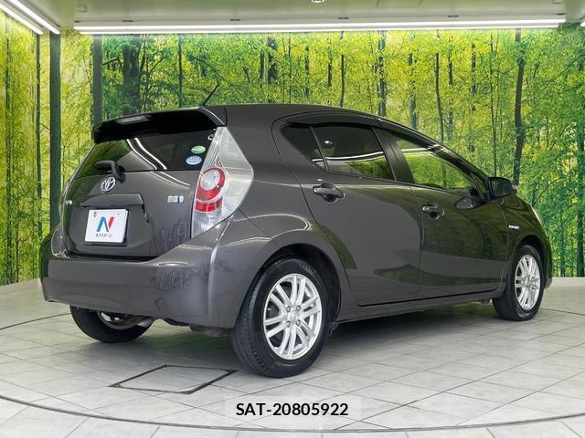 Toyota AQUA 2013-07 8055777-16