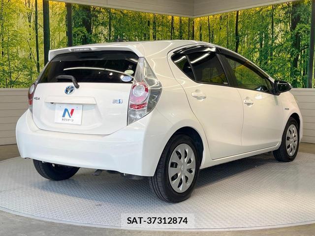Toyota AQUA 2013-07 8055796-16