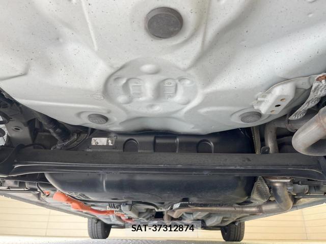 Toyota AQUA 2013-07 8055796-18