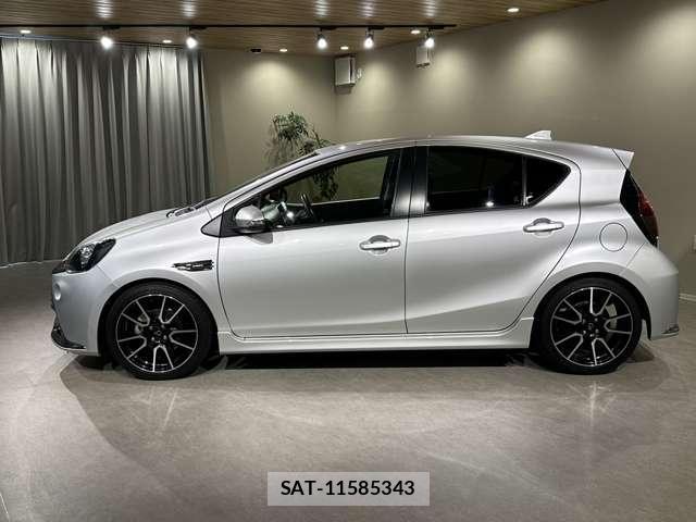 Toyota AQUA 2015-08 8055873-10