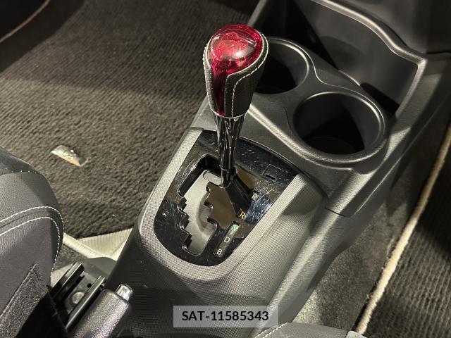 Toyota AQUA 2015-08 8055873-15