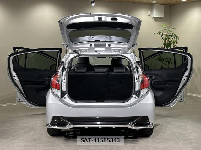 Toyota AQUA 2015-08 8055873-18