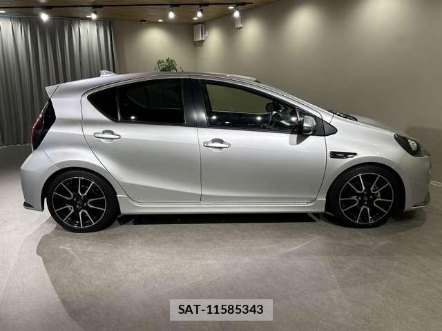 Toyota AQUA 2015-08 8055873-3