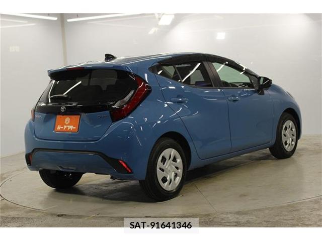 Toyota AQUA 2026-06 8055908-4