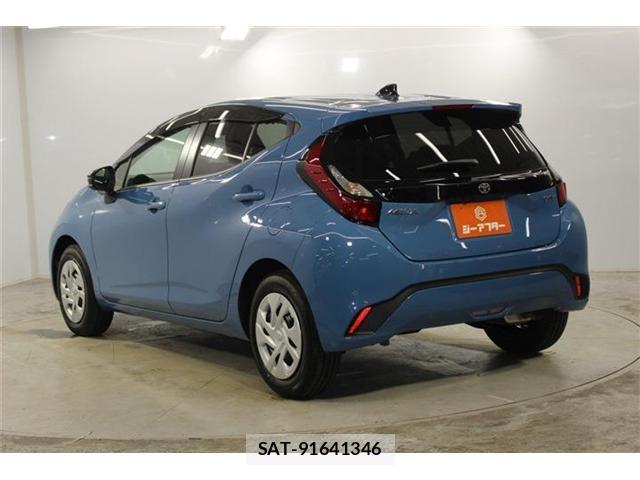 Toyota AQUA 2026-06 8055908-6