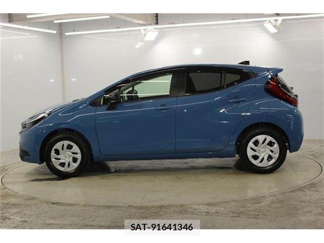 Toyota AQUA 2026-06 8055908-7