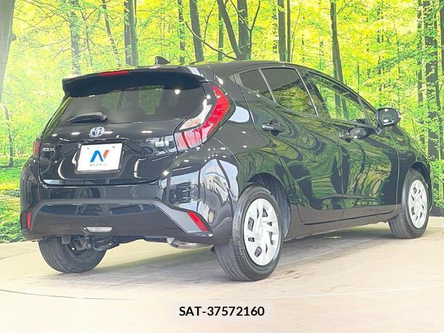 Toyota AQUA 2023-04 8056009-16