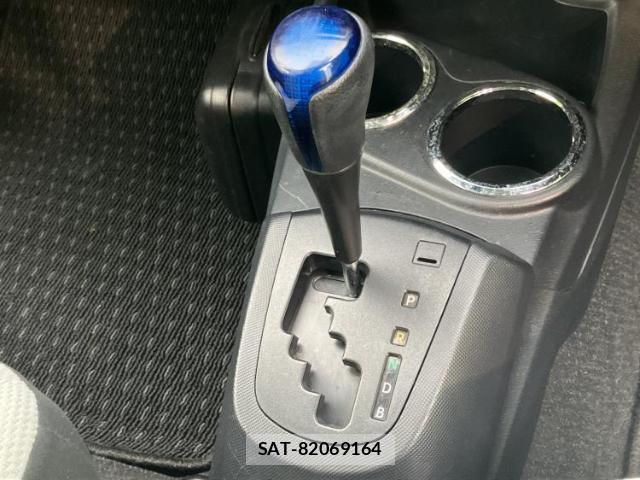 Toyota AQUA 2015-04 8056160-16