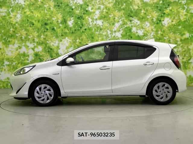 Toyota AQUA 2018-12 8056181-1