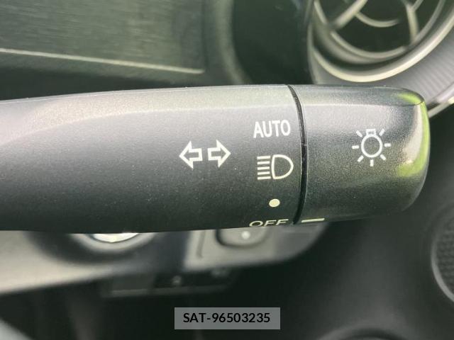 Toyota AQUA 2018-12 8056181-15