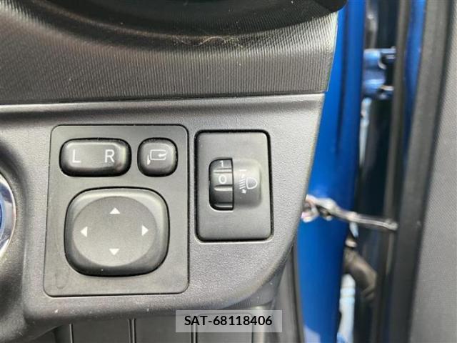 Toyota AQUA 2017-12 8056218-12