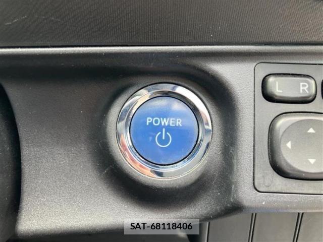 Toyota AQUA 2017-12 8056218-16