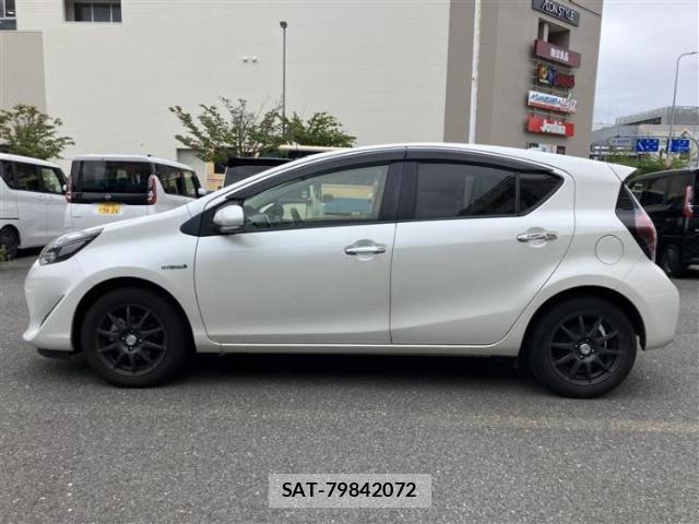 Toyota AQUA 2019-11 8056224-1