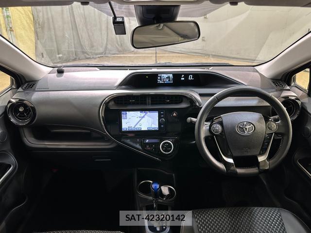 Toyota AQUA 2018-06 8056282-1