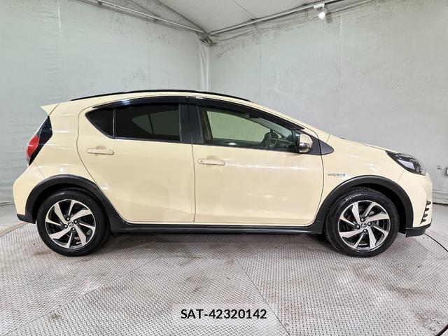 Toyota AQUA 2018-06 8056282-13