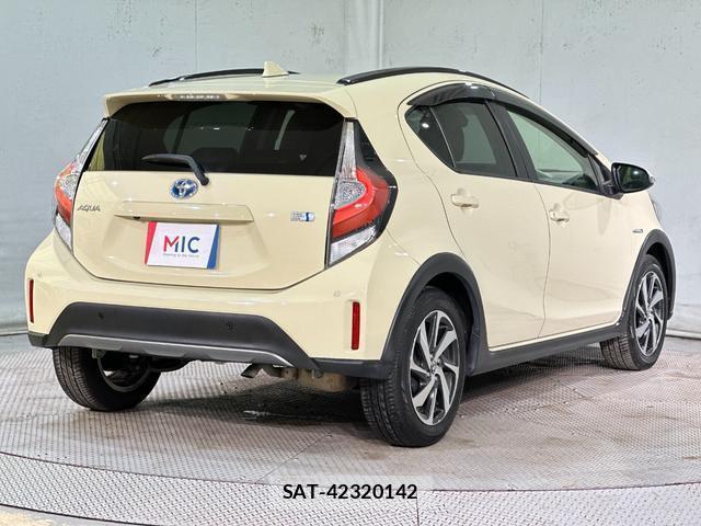 Toyota AQUA 2018-06 8056282-16