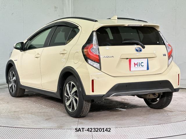 Toyota AQUA 2018-06 8056282-17