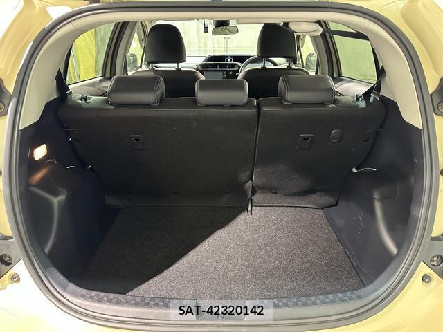 Toyota AQUA 2018-06 8056282-18