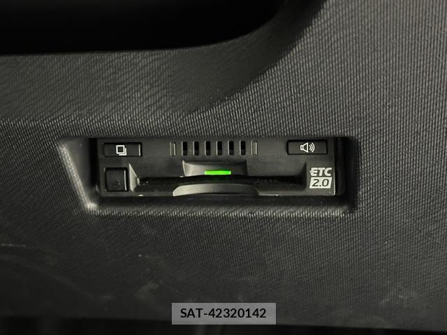 Toyota AQUA 2018-06 8056282-6