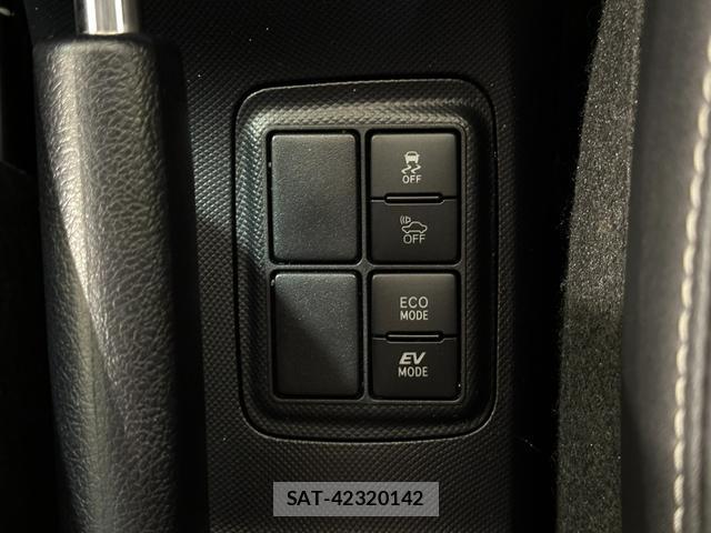 Toyota AQUA 2018-06 8056282-7