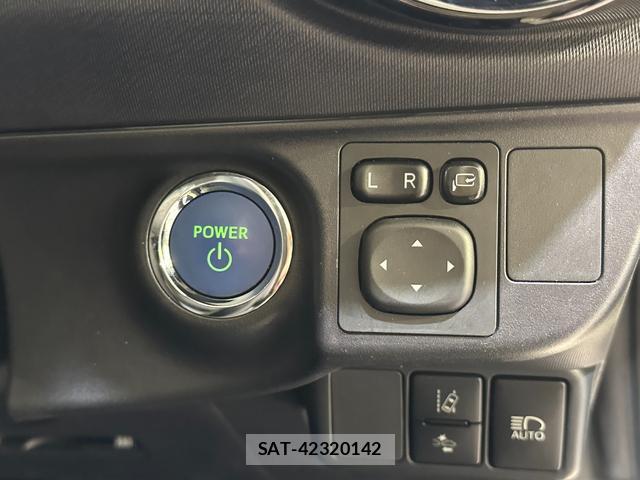 Toyota AQUA 2018-06 8056282-8