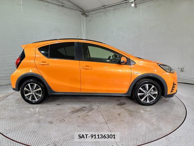 Toyota AQUA 2018-04 8056301-11