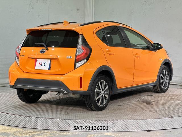 Toyota AQUA 2018-04 8056301-12