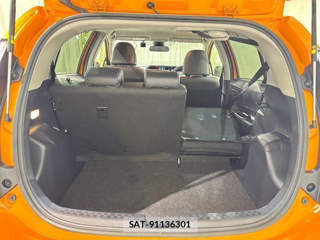 Toyota AQUA 2018-04 8056301-15