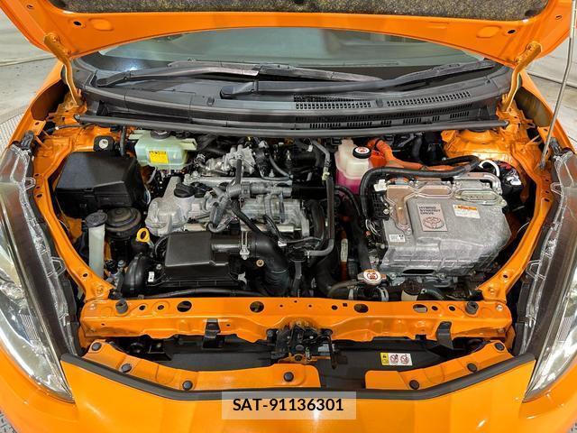 Toyota AQUA 2018-04 8056301-16