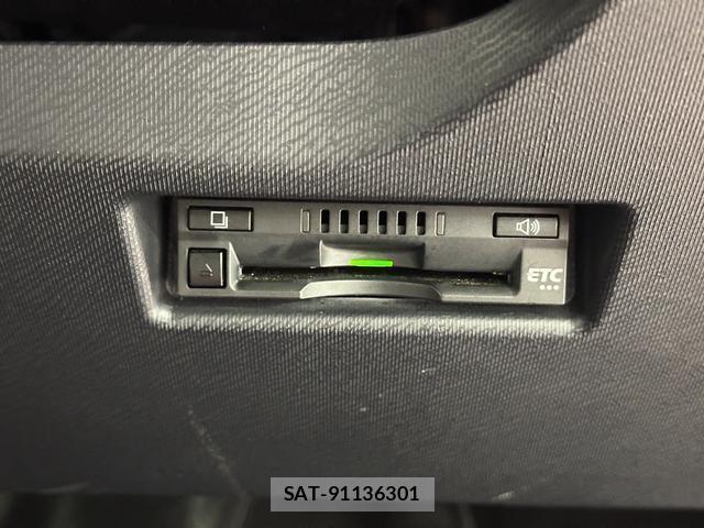 Toyota AQUA 2018-04 8056301-2
