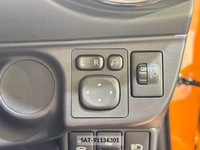 Toyota AQUA 2018-04 8056301-4