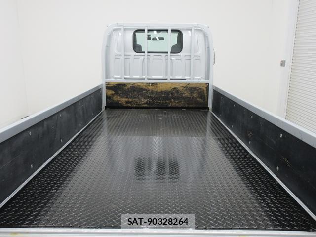 Nissan ATLAS 2023-05 8053434-9