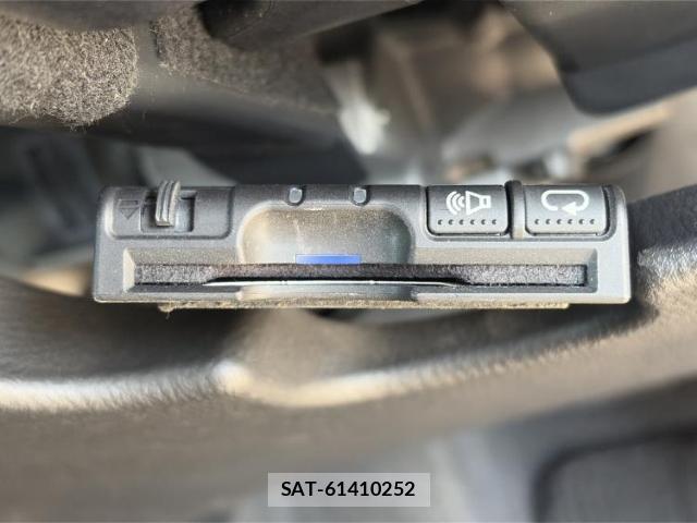 Mazda AXELA SPORT 2014-05 8053577-17