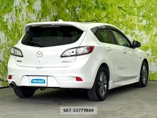 Mazda AXELA SPORT 2013-04 8054889-2