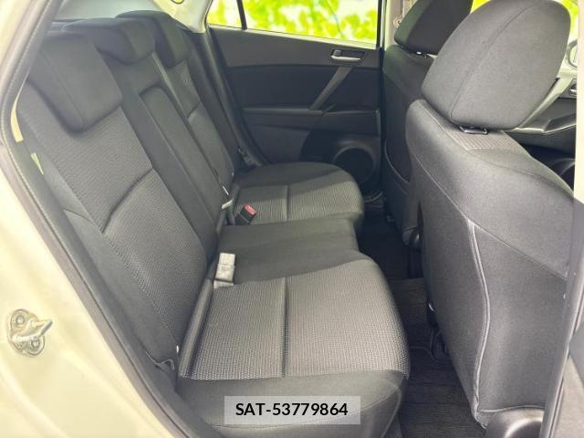 Mazda AXELA SPORT 2013-04 8054889-4