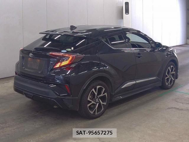 Toyota C-HR 2017-08 8053379-1