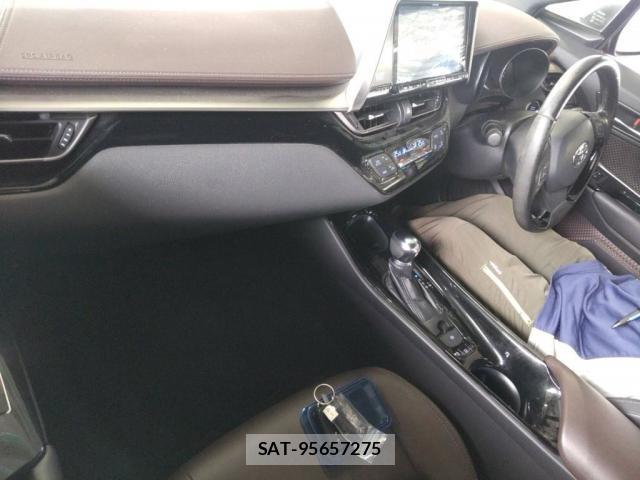 Toyota C-HR 2017-08 8053379-2