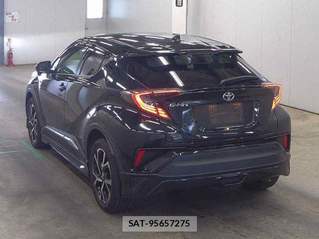 Toyota C-HR 2017-08 8053379-3