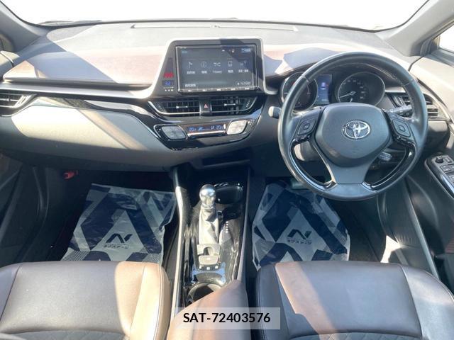 Toyota C-HR 2017-02 8054350-1