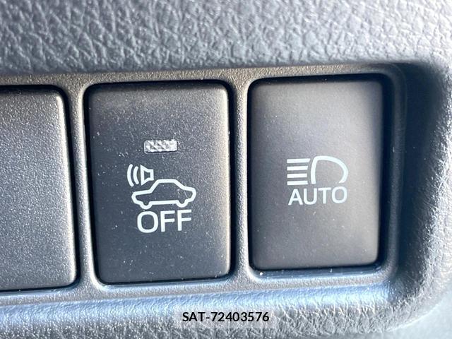 Toyota C-HR 2017-02 8054350-6