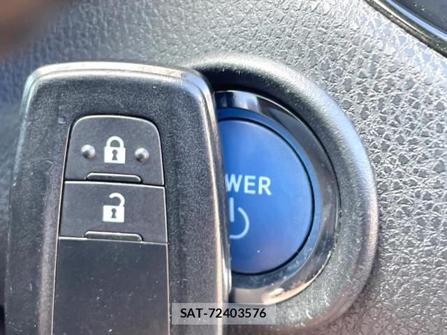 Toyota C-HR 2017-02 8054350-7