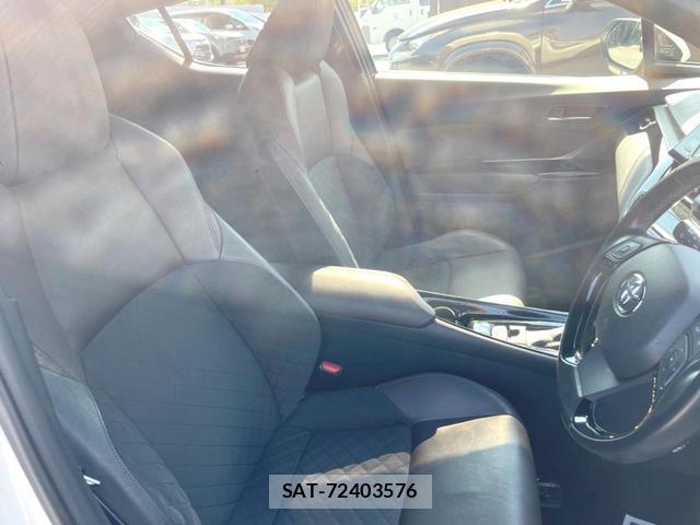 Toyota C-HR 2017-02 8054350-8