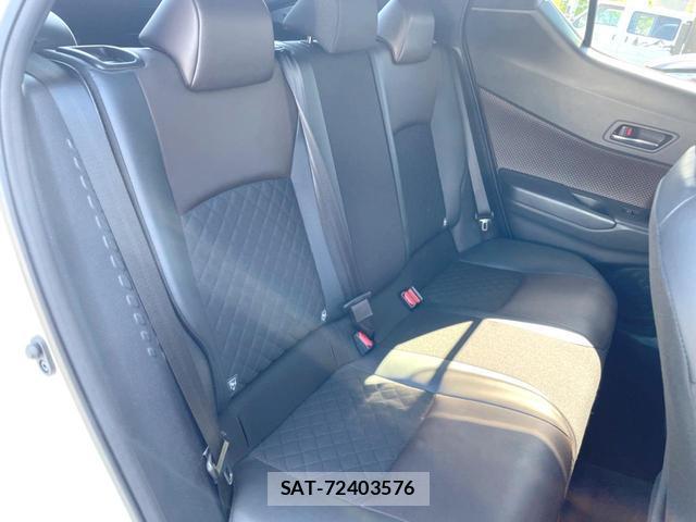 Toyota C-HR 2017-02 8054350-9