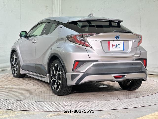 Toyota C-HR 2017-02 8054457-16