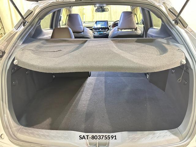 Toyota C-HR 2017-02 8054457-17
