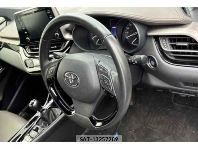 Toyota C-HR 2022-03 8054752-2